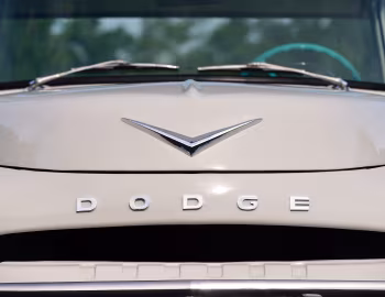 Logotipo 1957 Dodge D100 Sweptside Pickup (K6)