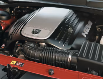 Под капотом 2005–07 Dodge Magnum R/T [North America] '2004–07