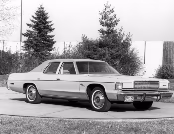 1976 Dodge Royal Monaco Sedan (DH 41)