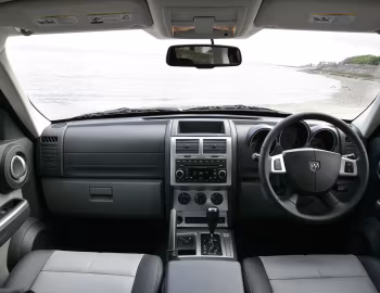 Panel frontal Dodge Nitro SXT [UK-spec] '2007–09