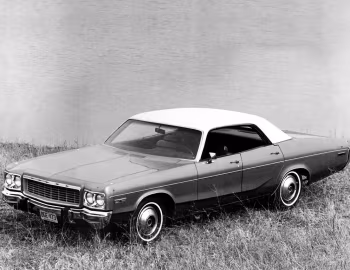1973 Dodge Polara Custom Hardtop Sedan (DM 41) '1972–73