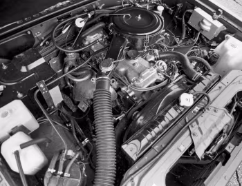 Bajo el capó 1987–89 Dodge Raider (J43)