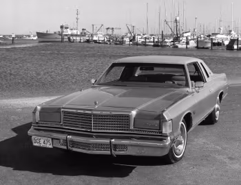 1975 Dodge Royal Monaco Brougham 2-door Hardtop (DP 23)