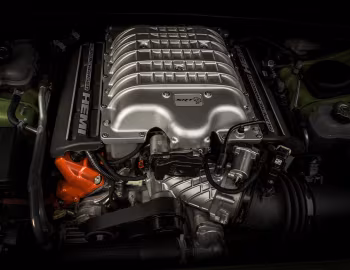 Под капотом 2015–18 Dodge Challenger SRT Hellcat (LC) '2014–18