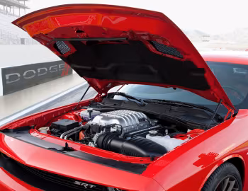 Bajo el capó 2015–18 Dodge Challenger SRT Hellcat (LC) '2014–18
