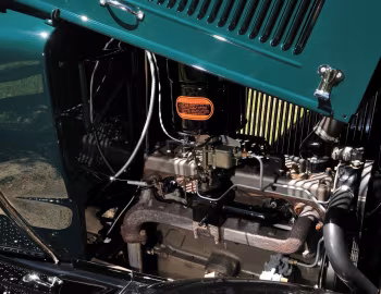 Bajo el capó 1934 Dodge Model K-32 Flatbed [North America]