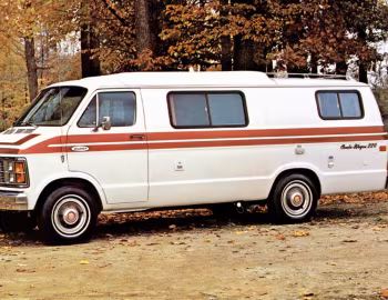 1983 Xplorer Combo-Wagon 220 Motor Home (B200)