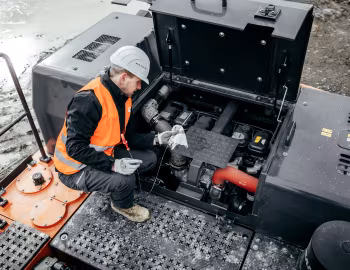 Under The Hood Doosan DX490LC-7 '03.2020–23