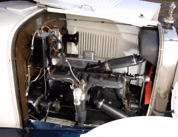 发动机舱 1924 Dort Six Coupe