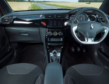 Передня панель DS 3 [UK-spec] '2016–19