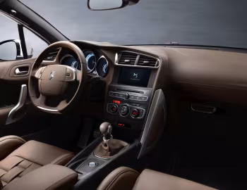 Передня панель DS 4 [Worldwide] '2015–18
