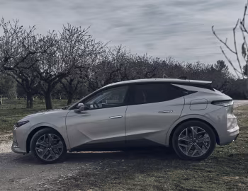 DS 4 E-Tense "Esprit de Voyage" [Worldwide] '2023–24