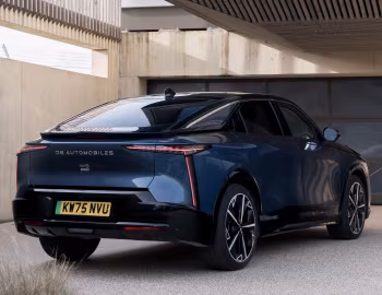 DS N°8 Étoile AWD [UK-spec] '2025–pr.