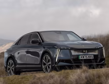 DS N°8 Étoile AWD [UK-spec] '2025–pr.