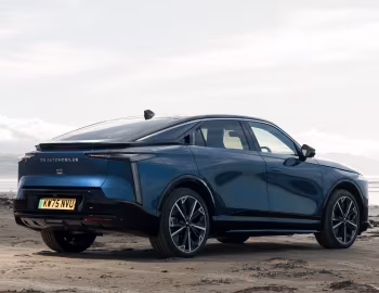 DS N°8 Étoile AWD [UK-spec] '2025–pr.
