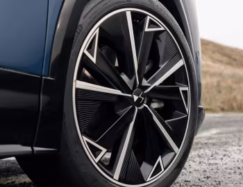 DS N°8 Étoile AWD [UK-spec] '2025–pr.