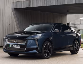 DS N°8 Étoile AWD [UK-spec] '2025–pr.