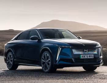 DS N°8 Étoile AWD [UK-spec] '2025–pr.
