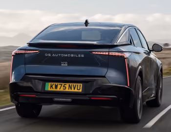 DS N°8 Étoile AWD [UK-spec] '2025–pr.