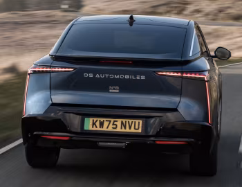 DS N°8 Étoile AWD [UK-spec] '2025–pr.