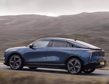 DS N°8 Étoile AWD [UK-spec] '2025–pr.