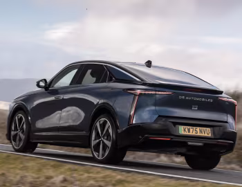 DS N°8 Étoile AWD [UK-spec] '2025–pr.