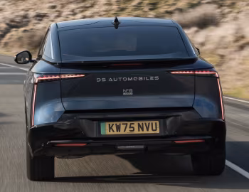 DS N°8 Étoile AWD [UK-spec] '2025–pr.
