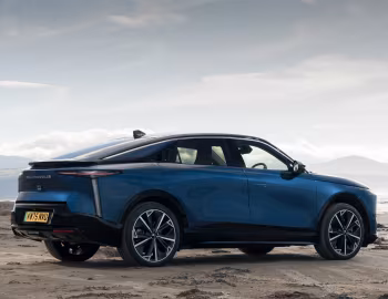 DS N°8 Étoile AWD [UK-spec] '2025–pr.