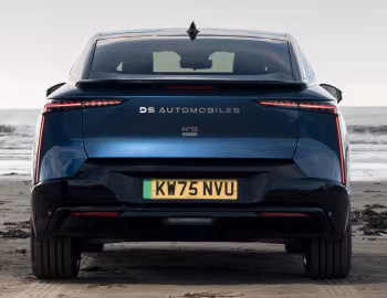 DS N°8 Étoile AWD [UK-spec] '2025–pr.