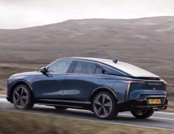 DS N°8 Étoile AWD [UK-spec] '2025–pr.