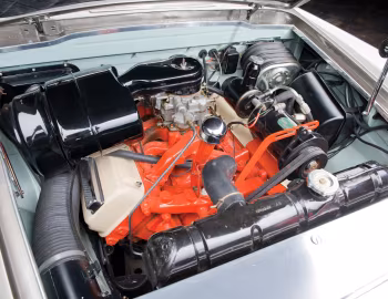 Пад капотам 1958 Dual-Ghia Convertible