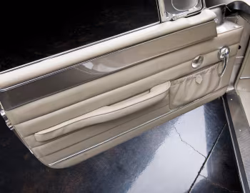 Інтэр'ер 1958 Dual-Ghia Convertible