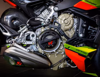 Пад капотам Ducati Streetfighter V4 Lamborghini Limited Edition '2024