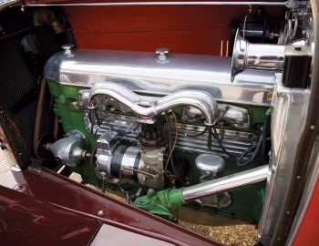 Sob o capô 1925 Duesenberg A Phaeton 5-Passenger