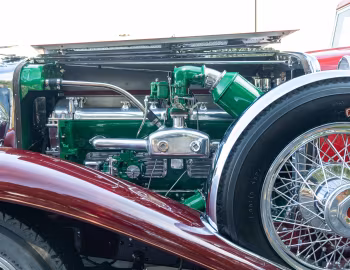 Sob o capô 1931 Duesenberg J 338/2350 Convertible Sedan SWB by LeBaron