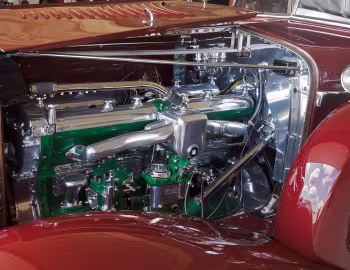 Sob o capô Duesenberg J 310/2144 Sedan SWB by Derham '1929