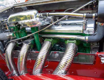 Sous la capuche 1934 Duesenberg SJ 523/2552 Dual Cowl Phaeton SWB by LaGrande-Union City