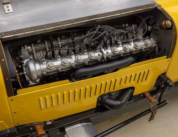Sob o capô 1925 Duesenberg Speedway Car