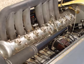 Sob o capô 1925 Duesenberg Speedway Car