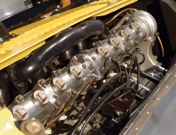 Sous la capuche 1925 Duesenberg Speedway Car