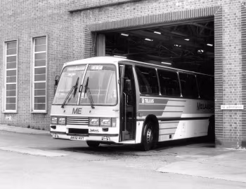 Leyland Tiger TRCTL11/3R Duple Laser Express [UK-spec] (C57F) '04.1984