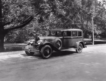 1929 DuPont Model G 7-passenger Sedan