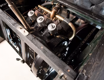 Under the hood Duryea Phaeton '1903