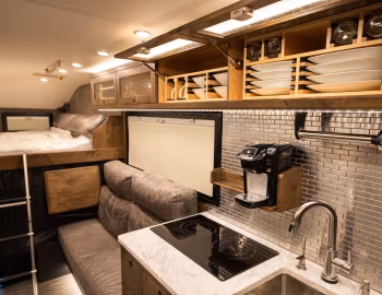 Interior EarthRoamer XV-LTS (#1FD0W5HTXHED87886) '04.2018