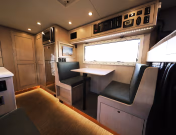 Interior 2017 EarthRoamer XV-LTS (#1FD0W5HT5HEE03122)