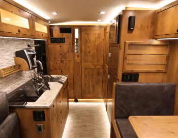 Interior EarthRoamer XV-LTS (#1FD0W5HT7HEB40762) '01.2017