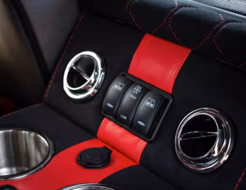 Interior E.C.D. Automotive Design Defender 110 "Project Soho" '05.2019