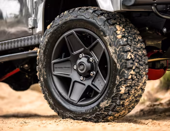 E.C.D. Automotive Design Defender 90 "Project Desert Storm" '05.2019