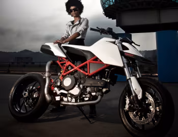 Ducati TWINS by IED '09.2010