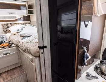 Interior Elnagh T-Loft 529 '2016–pr.